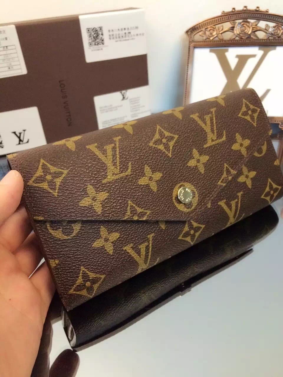 LV Sarah wallet 61182C