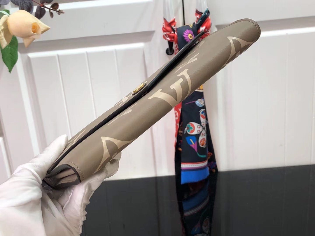 LV SARAH wallet M80496