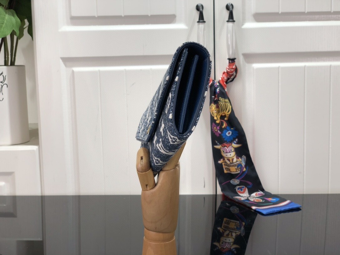 LV SARAH wallet M81183