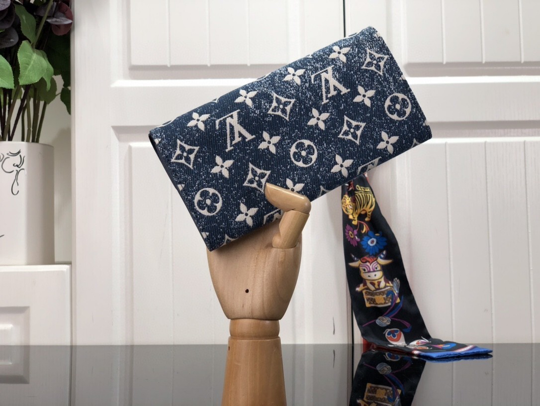 LV SARAH wallet M81183