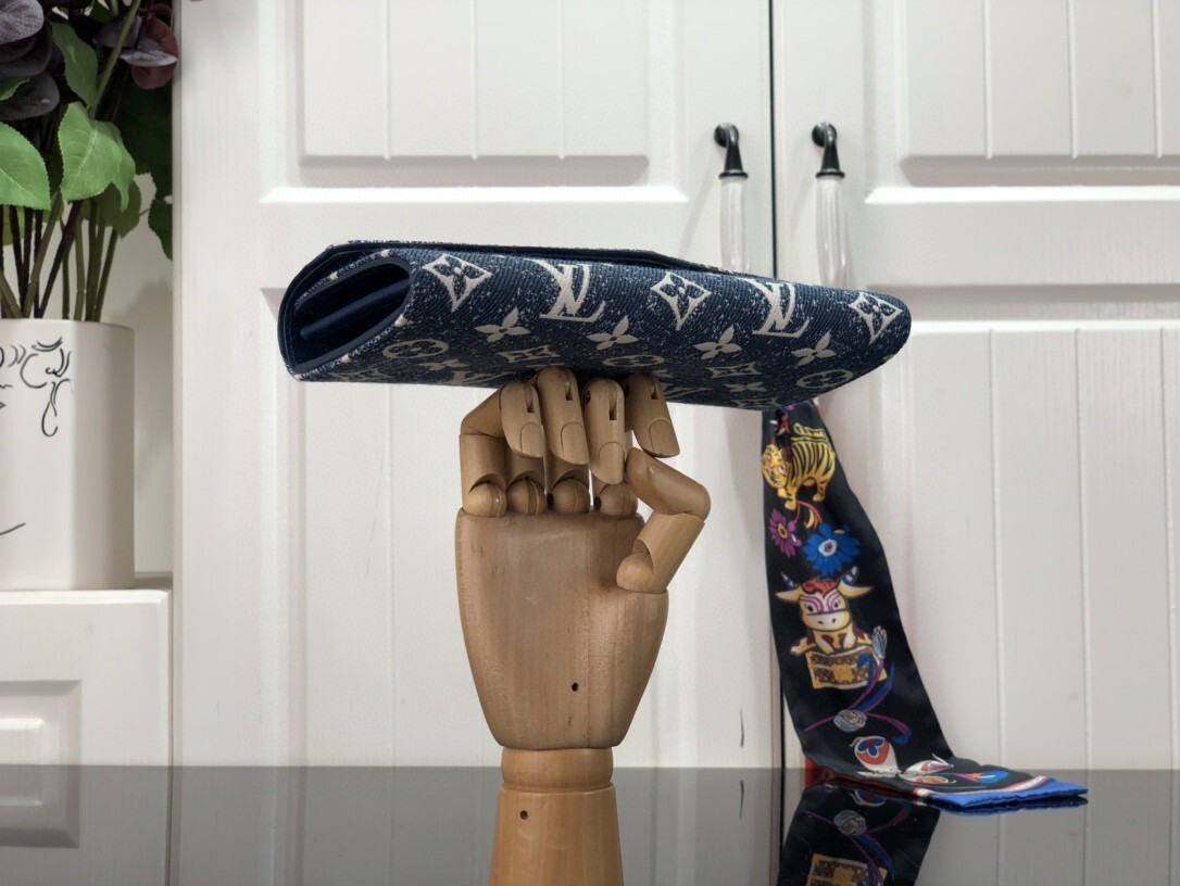 LV SARAH wallet M81183