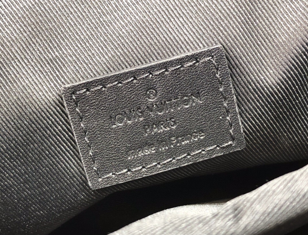 LV SAUMUR BACKPACK M45913