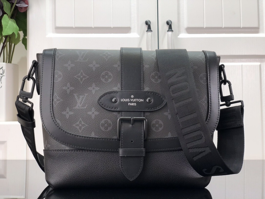 LV SAUMUR MESSENGER M45911
