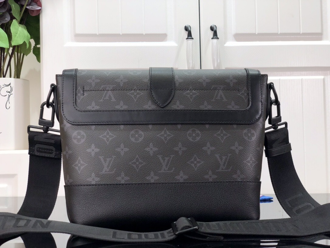 LV SAUMUR MESSENGER M45911
