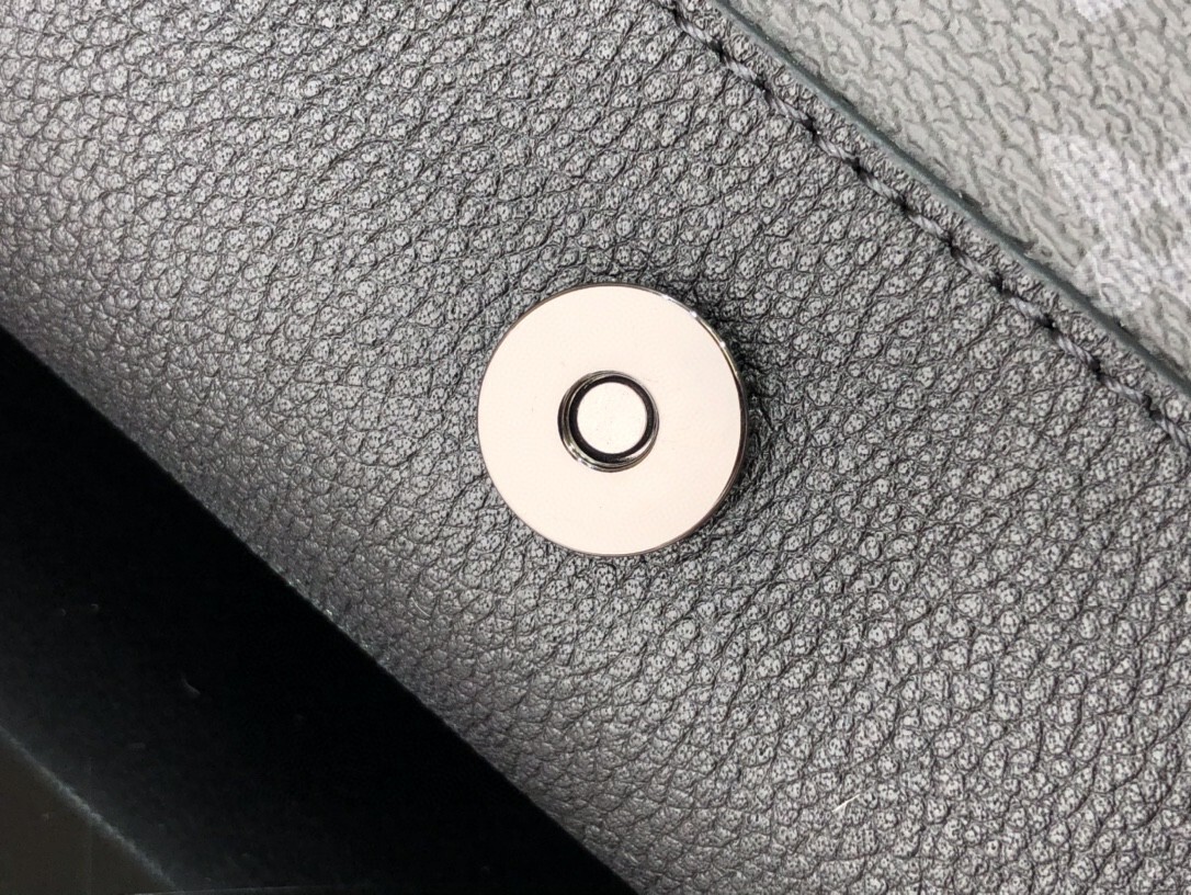 LV SAUMUR MESSENGER M45911