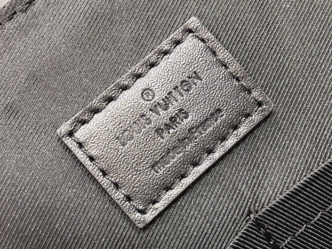 LV SAUMUR MESSENGER M45911