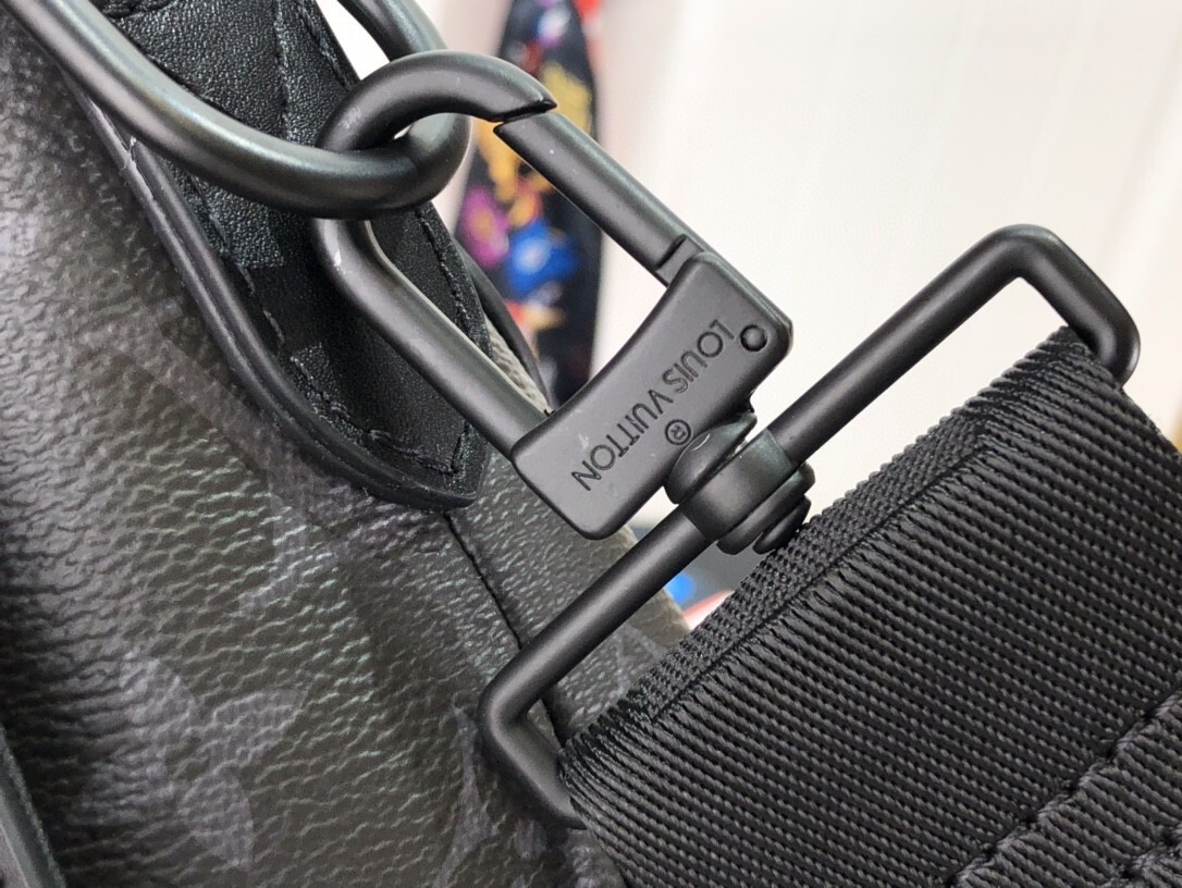 LV SAUMUR MESSENGER M45911