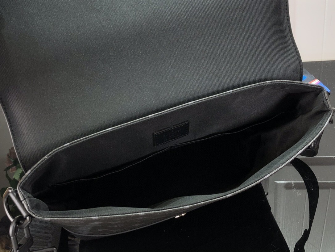 LV SAUMUR MESSENGER M45911