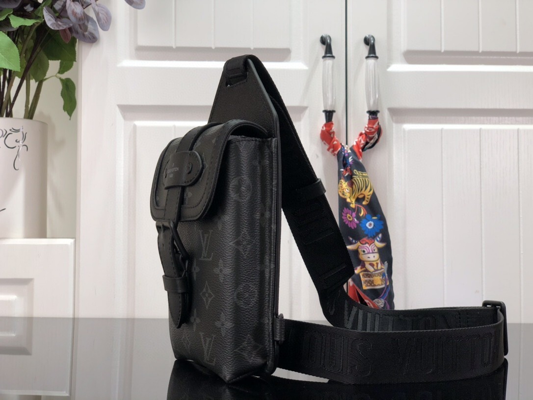 LV SAUMUR SLINGBAG M45912 