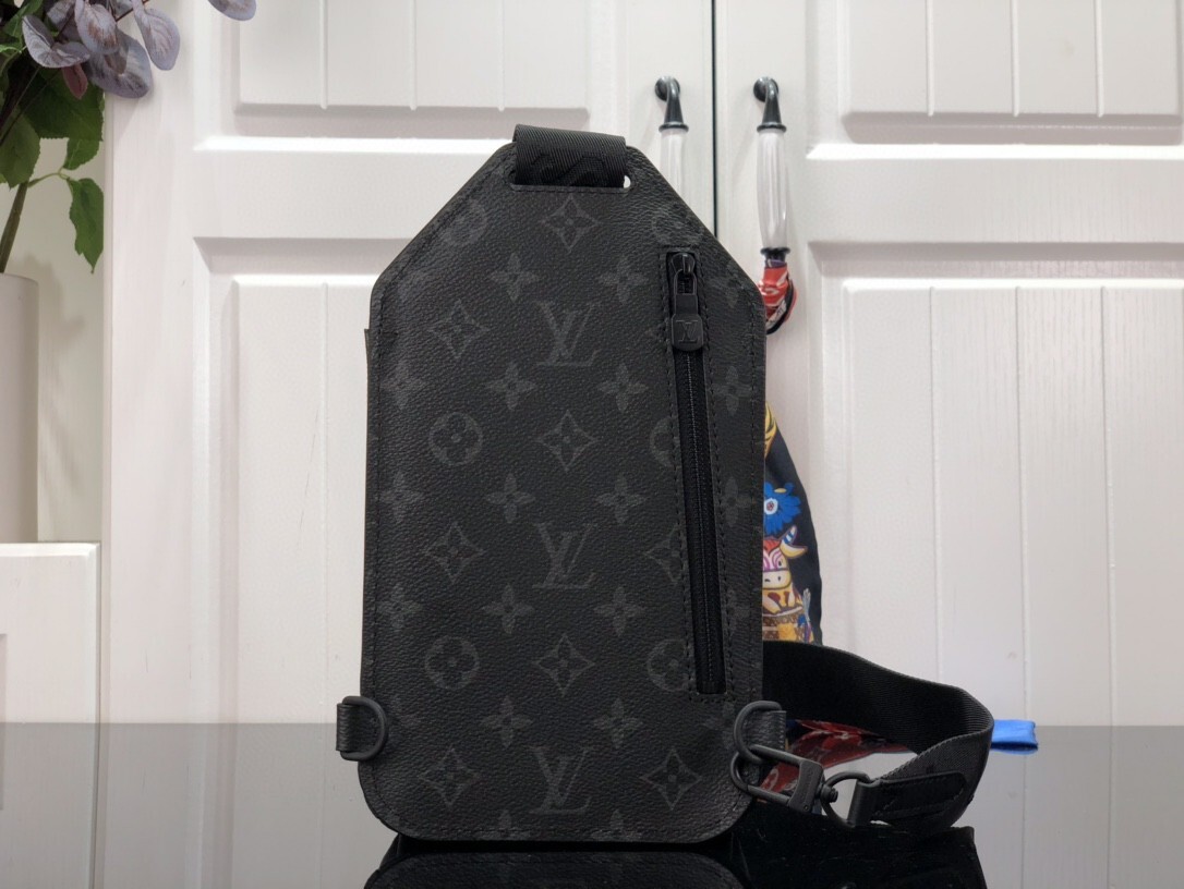 LV SAUMUR SLINGBAG M45912 