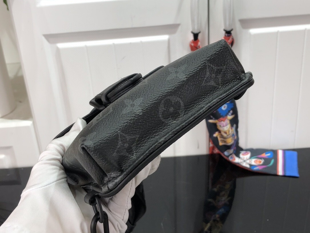 LV SAUMUR SLINGBAG M45912 