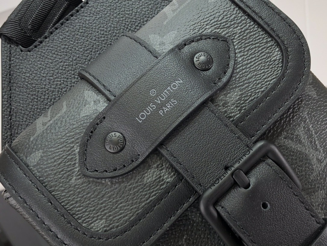 LV SAUMUR SLINGBAG M45912 