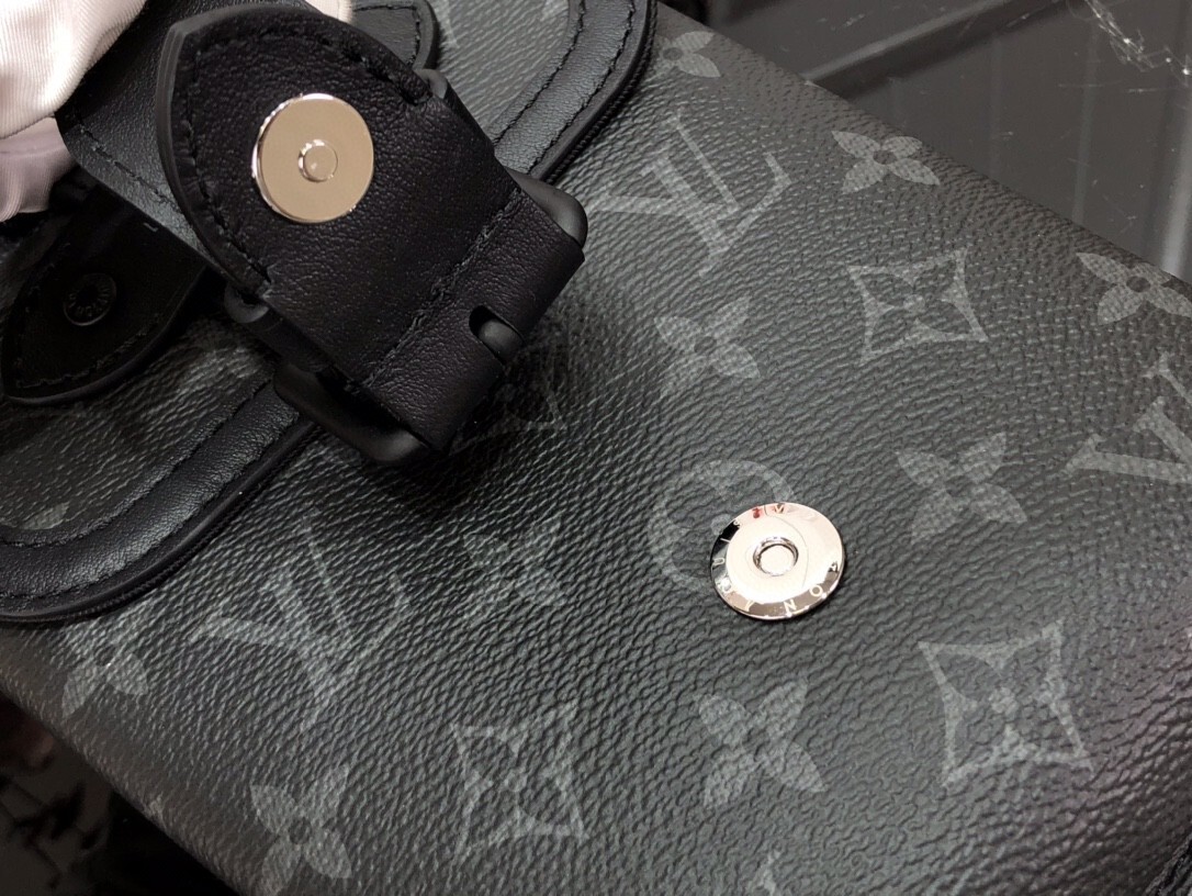 LV SAUMUR SLINGBAG M45912 