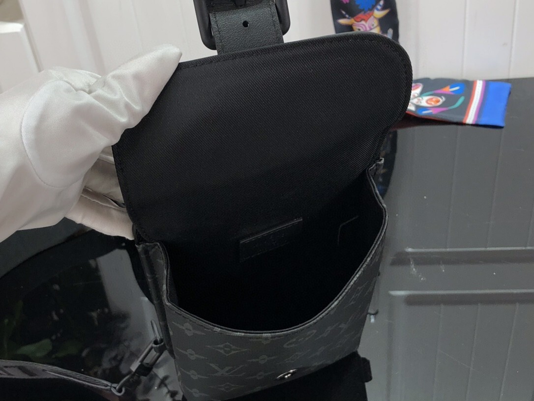 LV SAUMUR SLINGBAG M45912 