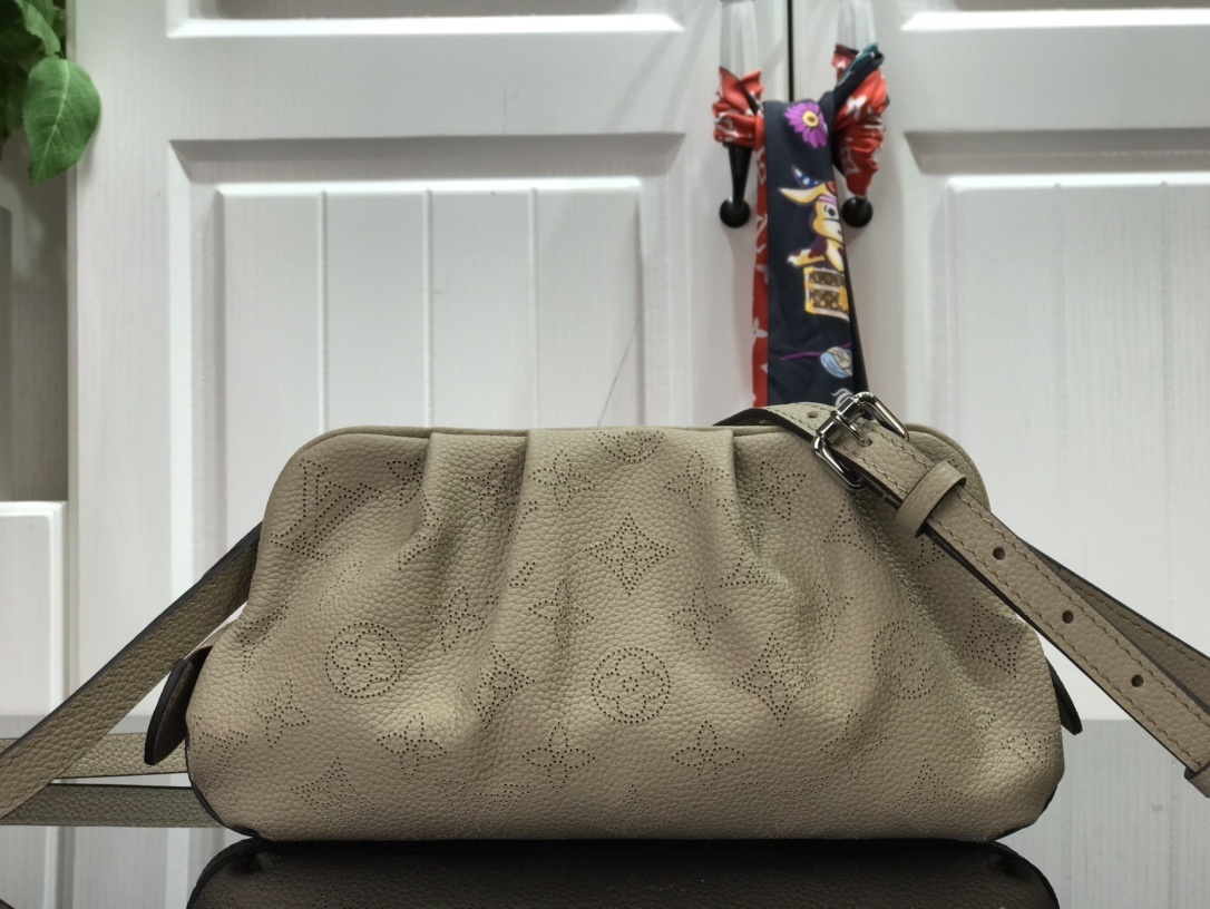 LV SCALA MINI POUCH M80092