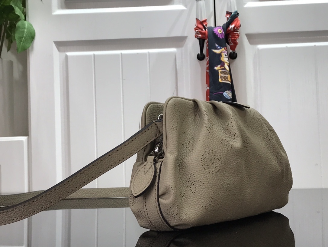 LV SCALA MINI POUCH M80092