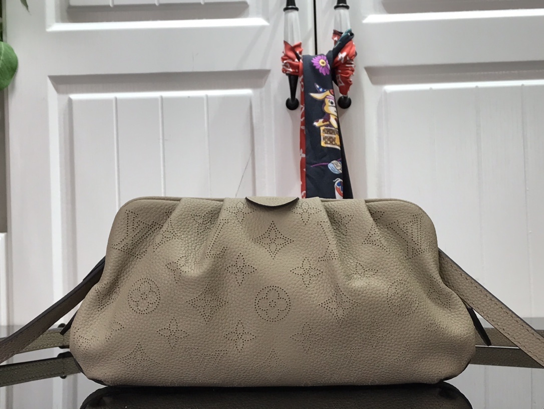 LV SCALA MINI POUCH M80092