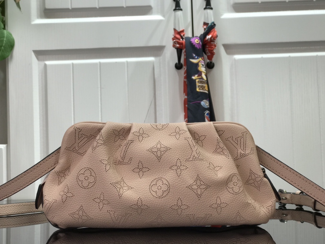 LV SCALA MINI POUCH M80092
