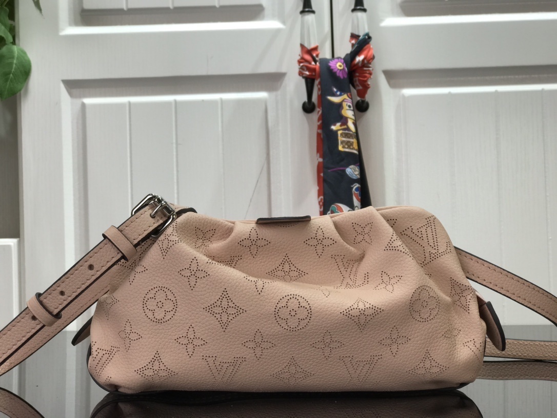 LV SCALA MINI POUCH M80092