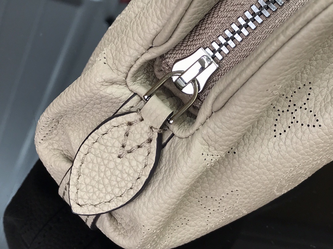 LV SCALA MINI POUCH M80092