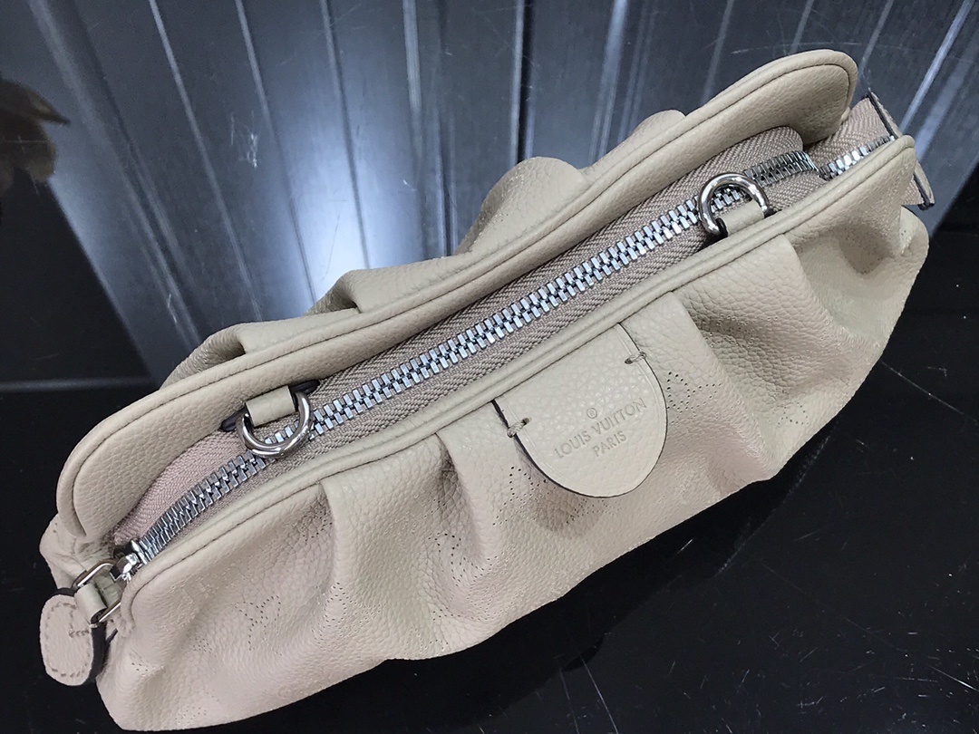 LV SCALA MINI POUCH M80092