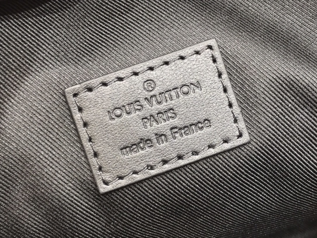 LV SCOTT MESSENGER N50018 