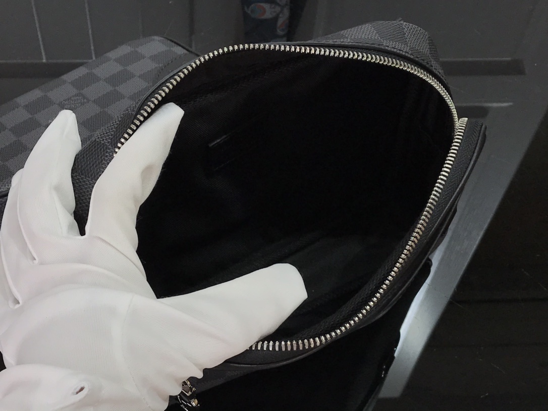 LV SCOTT MESSENGER N50018 