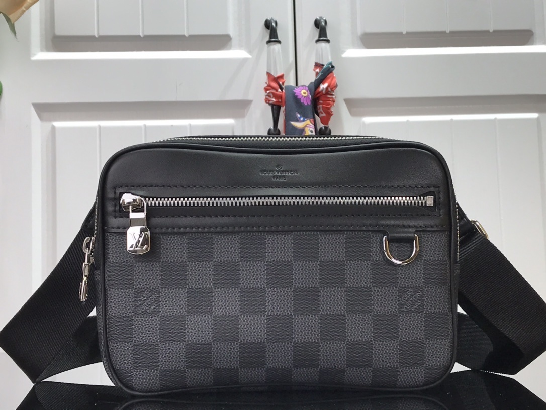 LV SCOTT MESSENGER N50018 