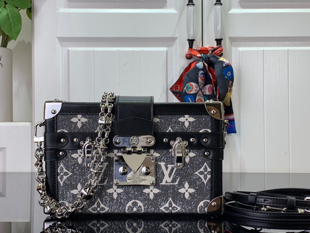 LV Should bag m21462 