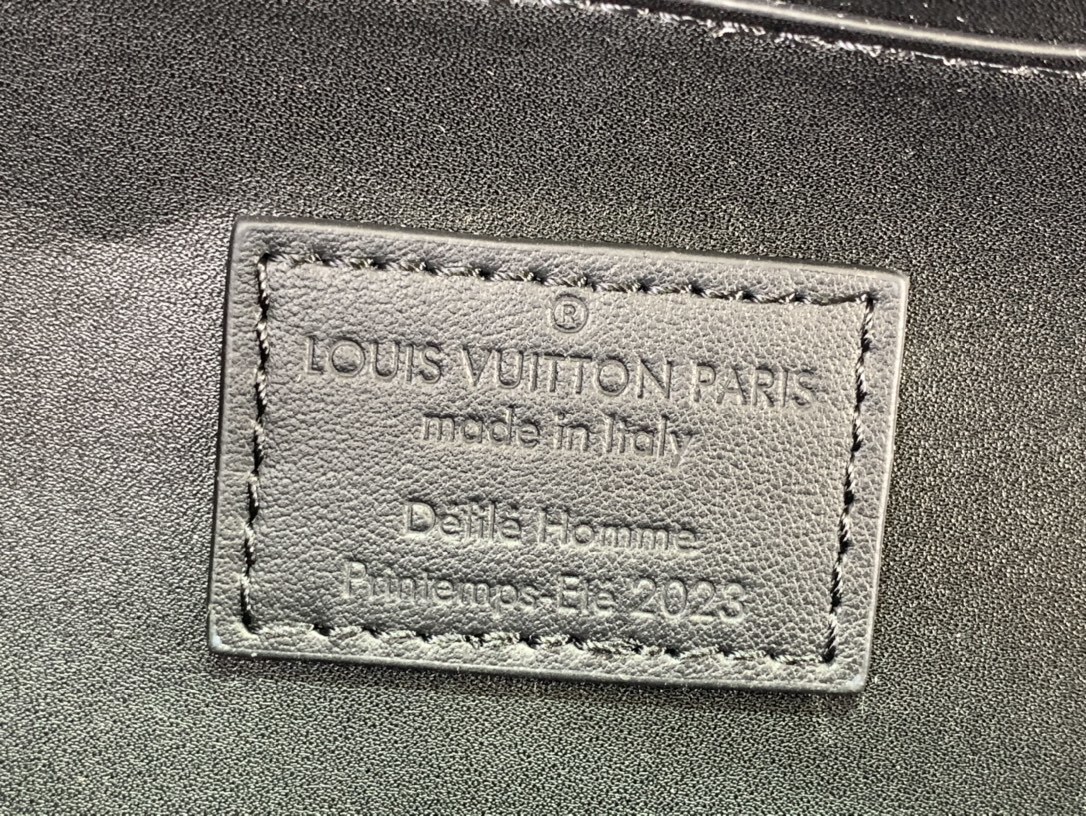 LV Should bag m21935 