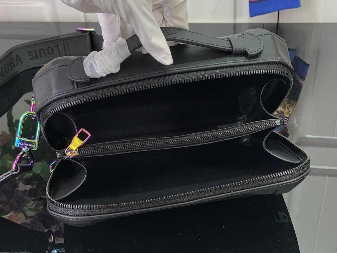 LV Should bag m21935 