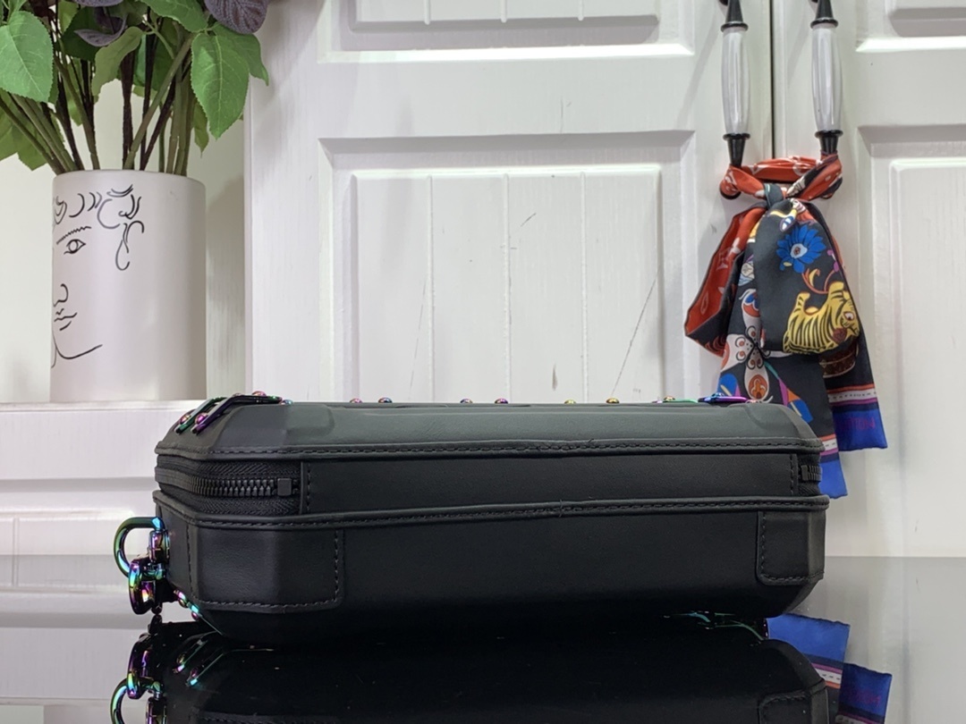 LV Should bag m21935 