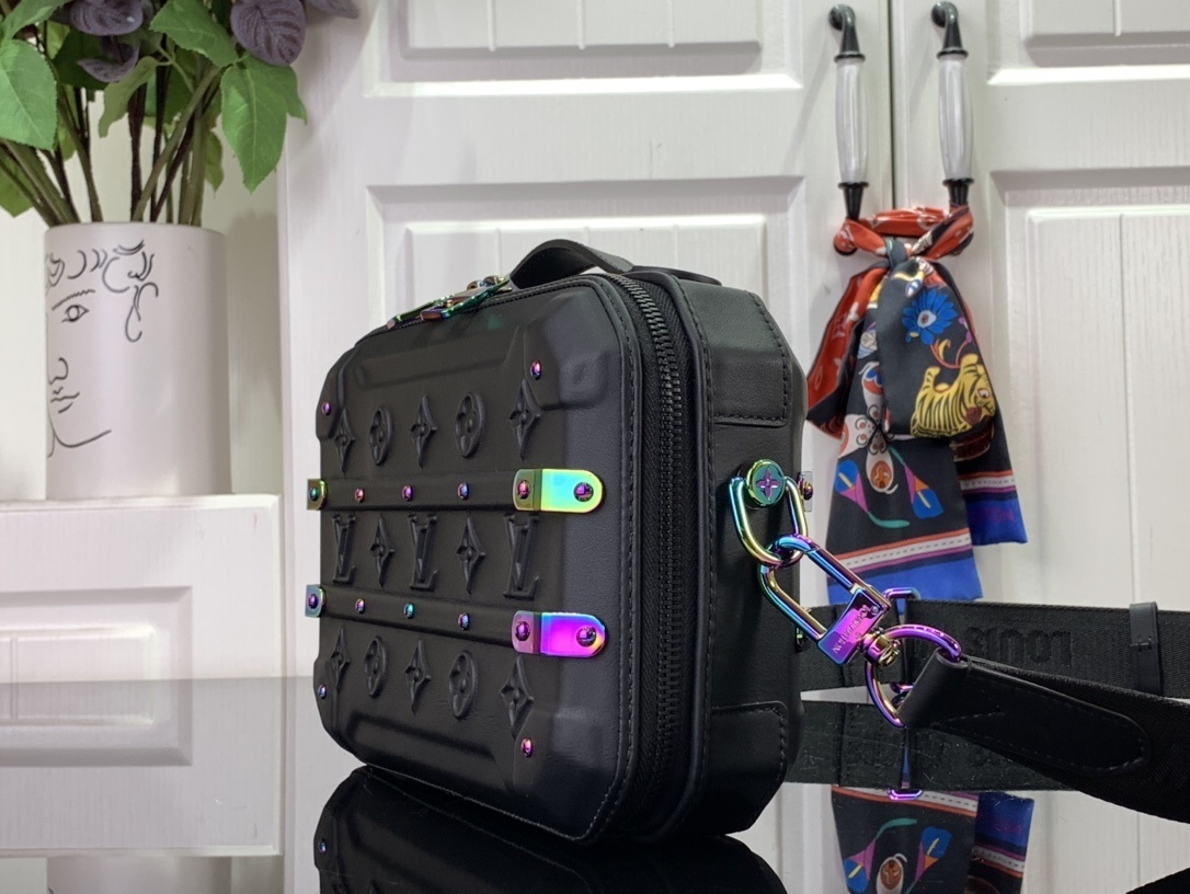 LV Should bag m21935 