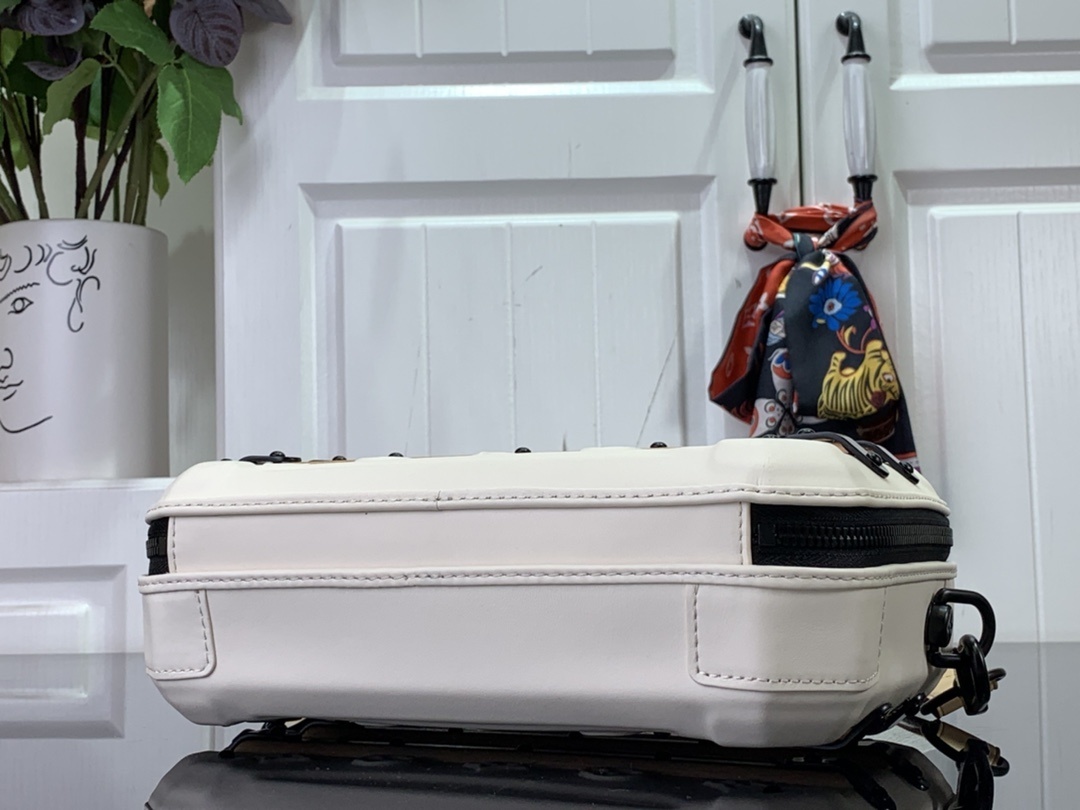 LV Should bag m21935 