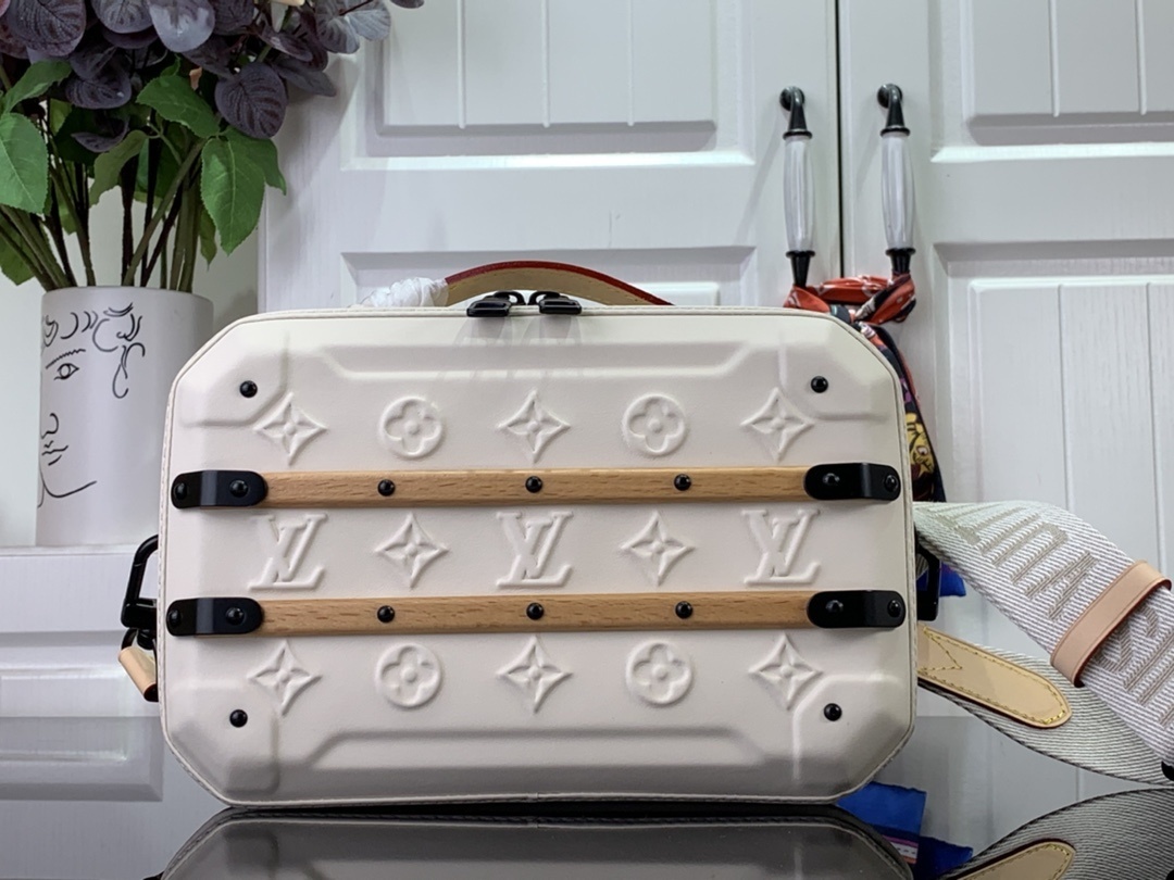 LV Should bag m21935 