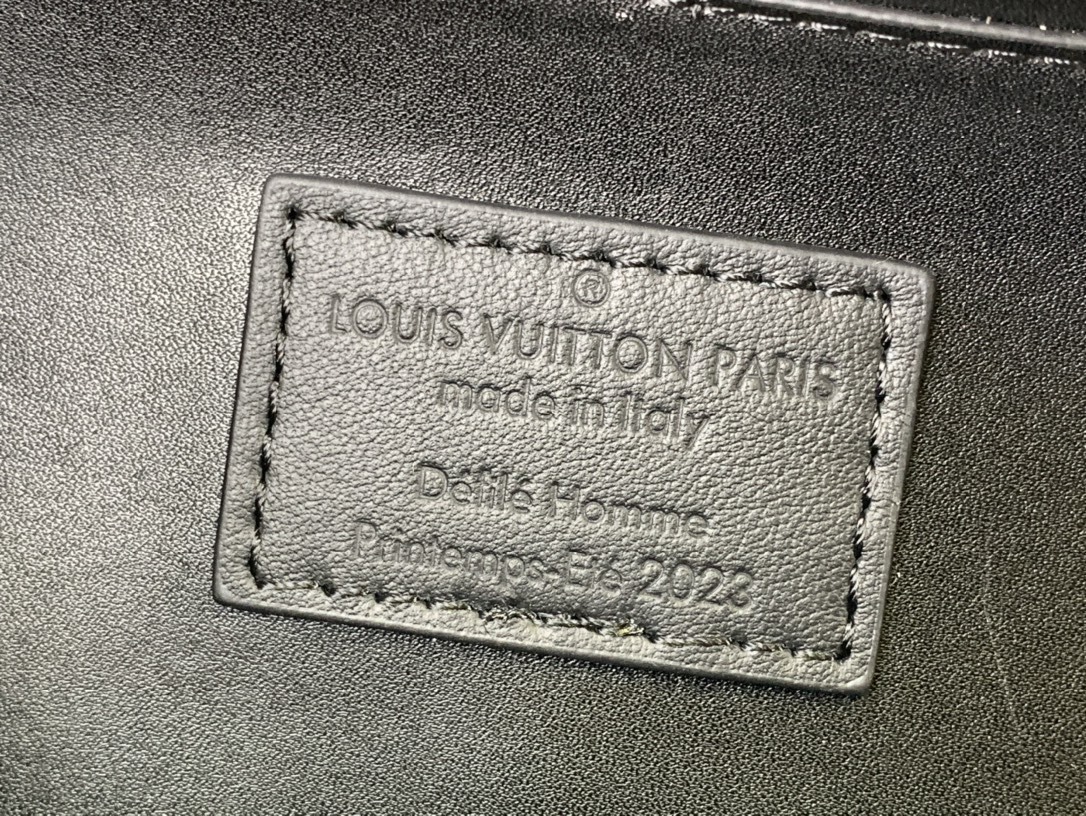 LV Should bag m21935 