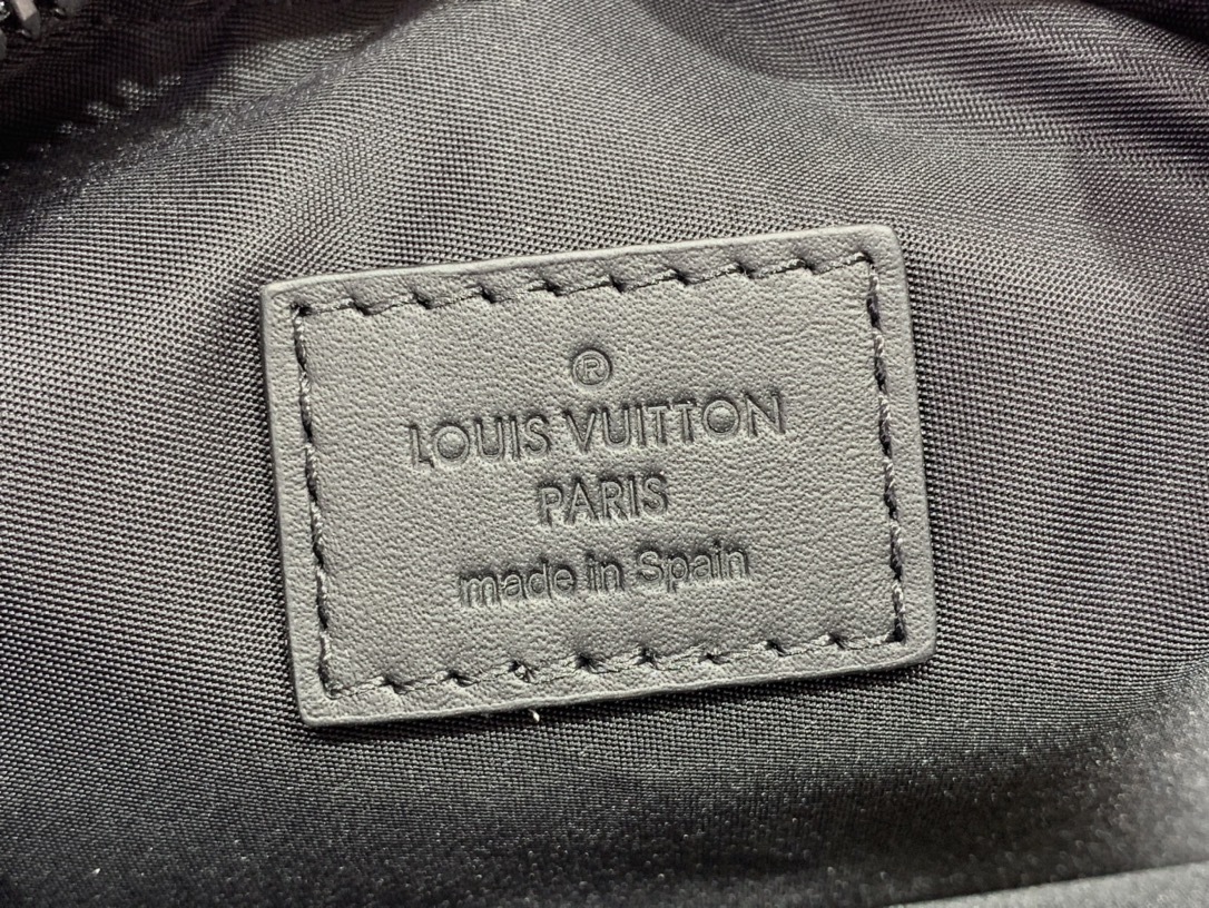 LV Should bag m22495 