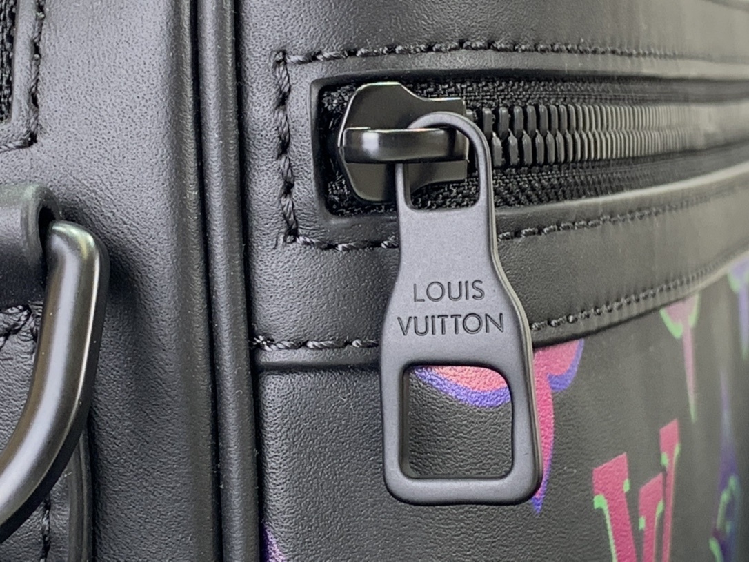 LV Should bag m22495 