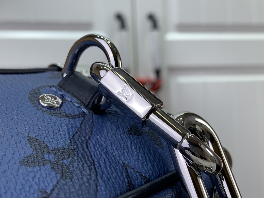 LV Should bag M22588