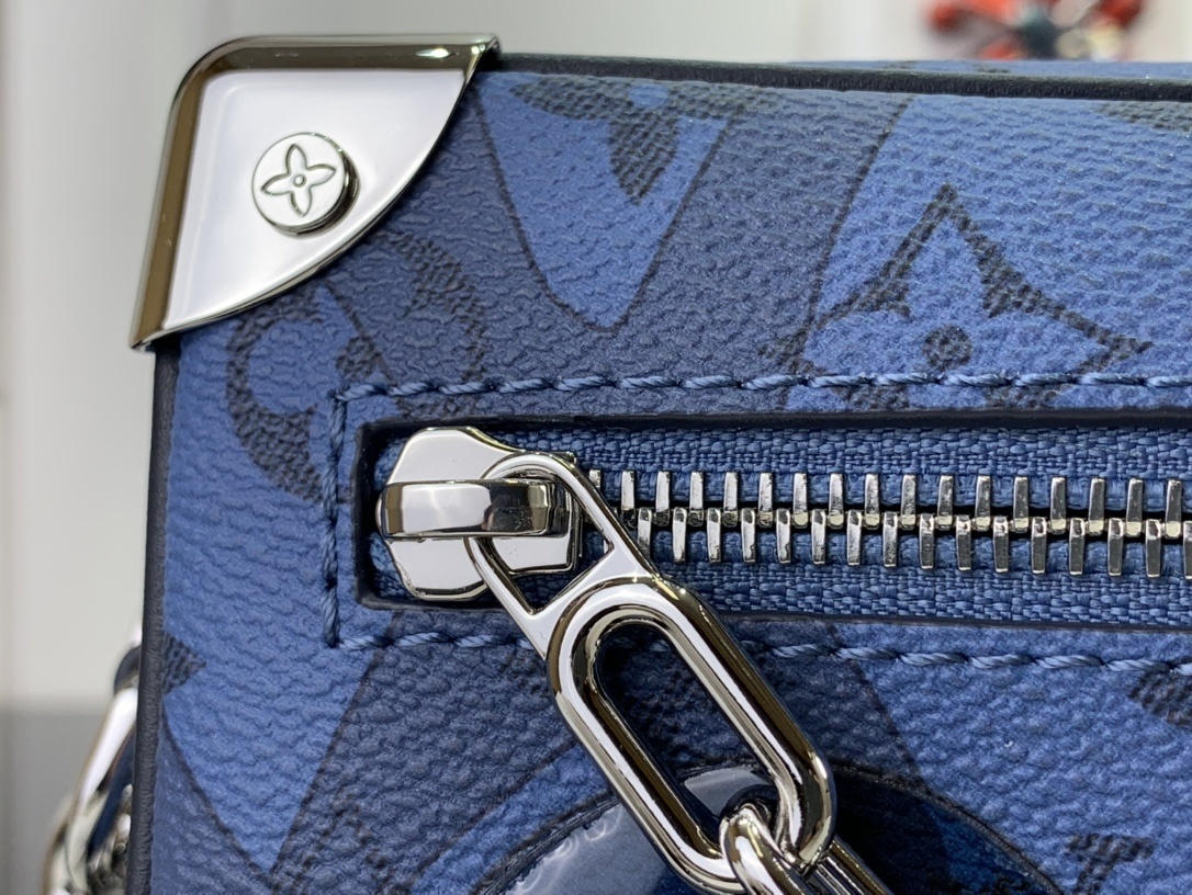 LV Should bag M22588