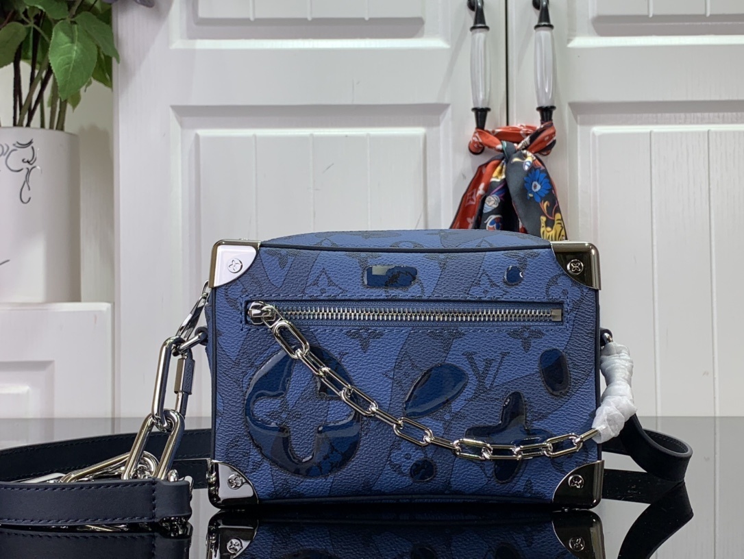 LV Should bag M22588