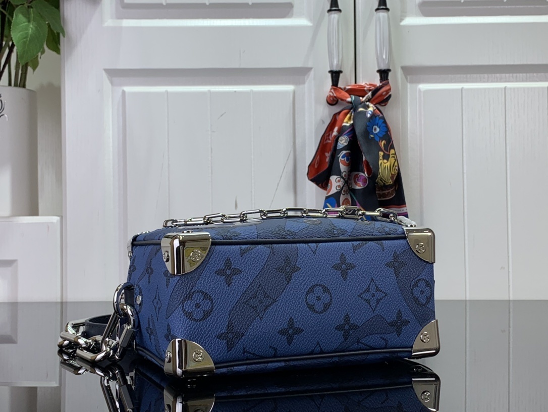 LV Should bag M22588