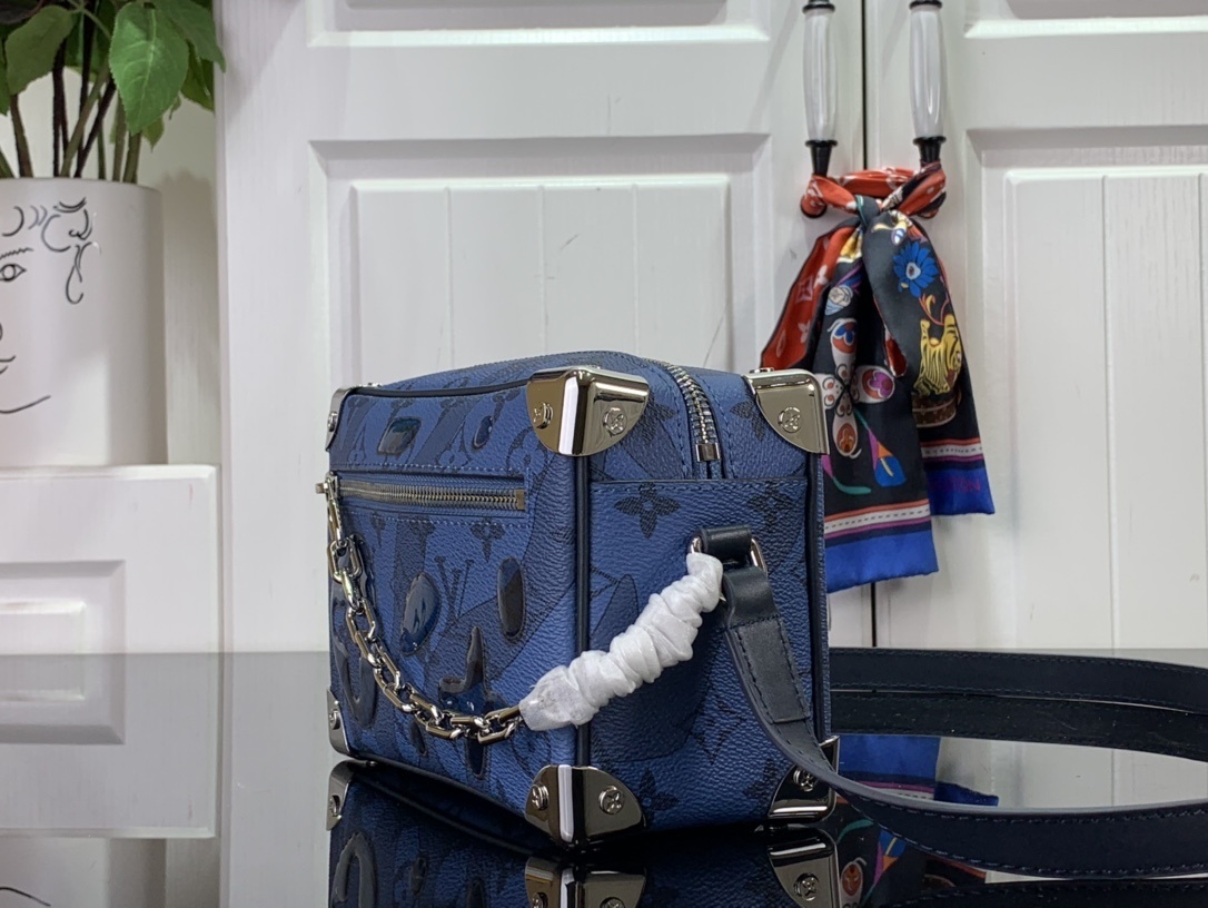 LV Should bag M22588