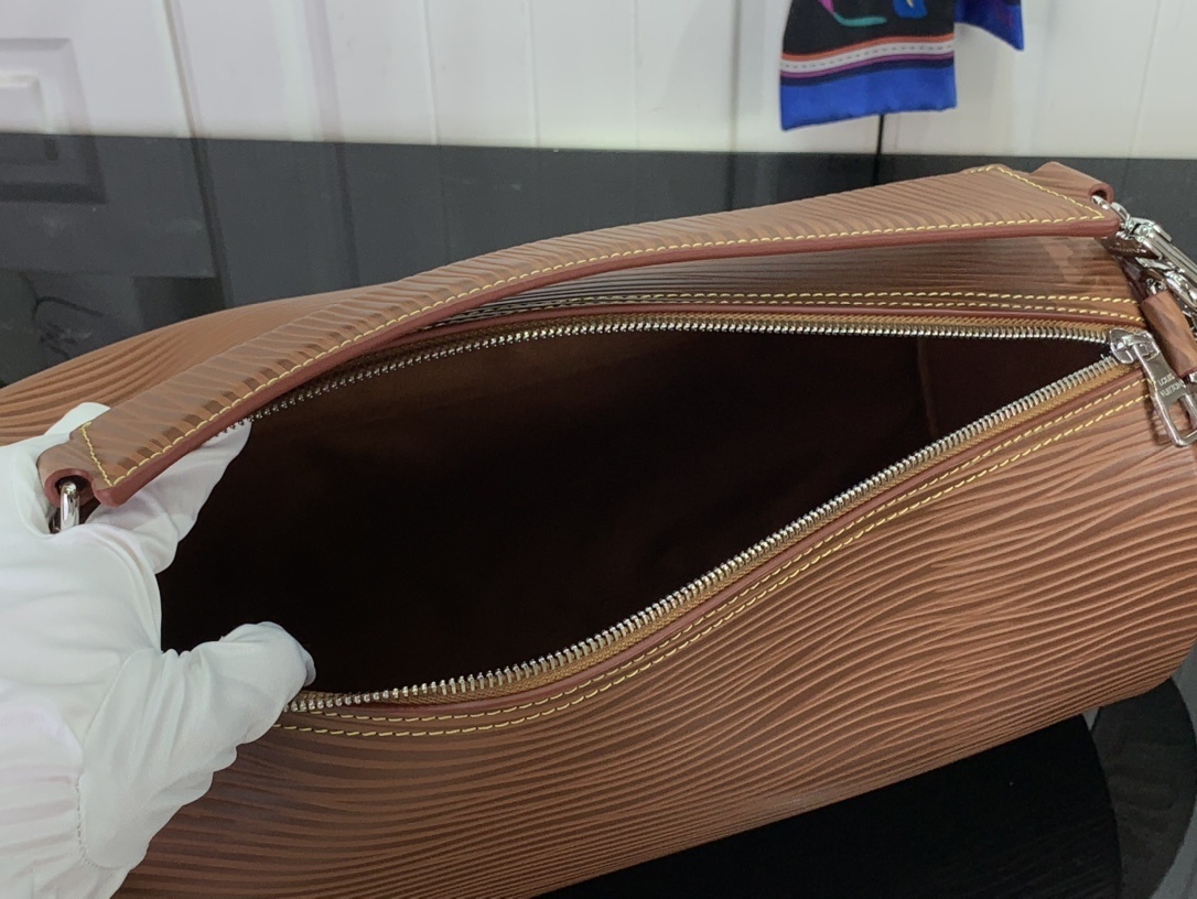 LV Should bag m23092