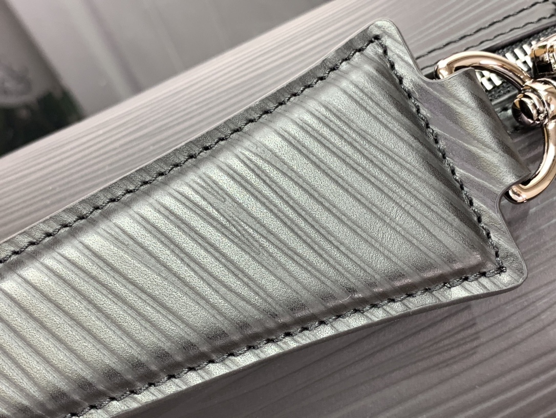 LV Should bag m23092