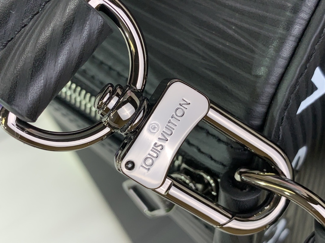 LV Should bag m23092