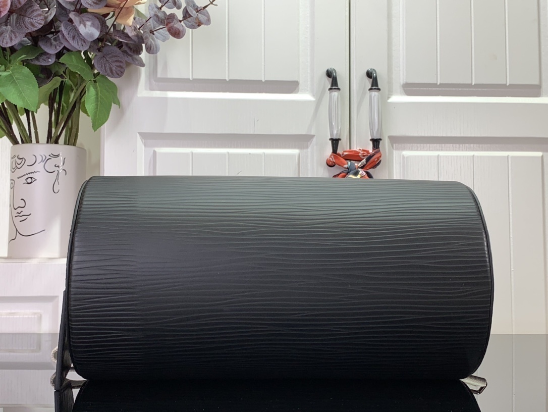 LV Should bag m23092