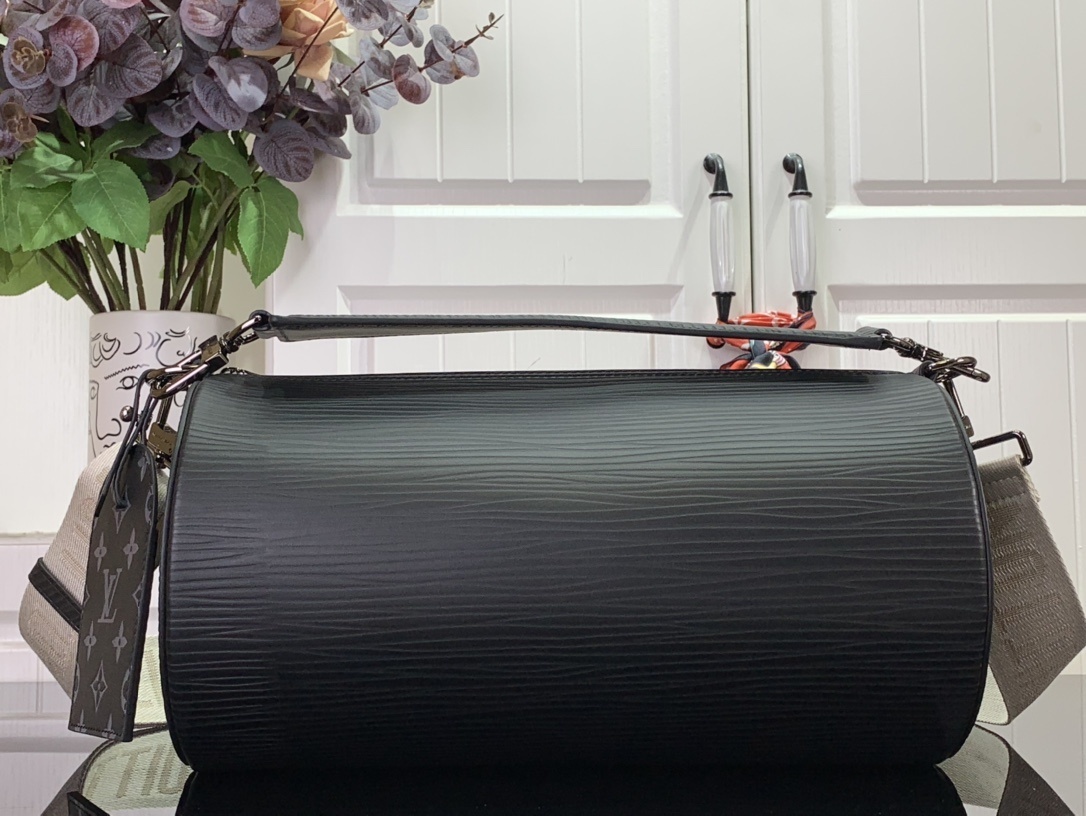 LV Should bag m23092