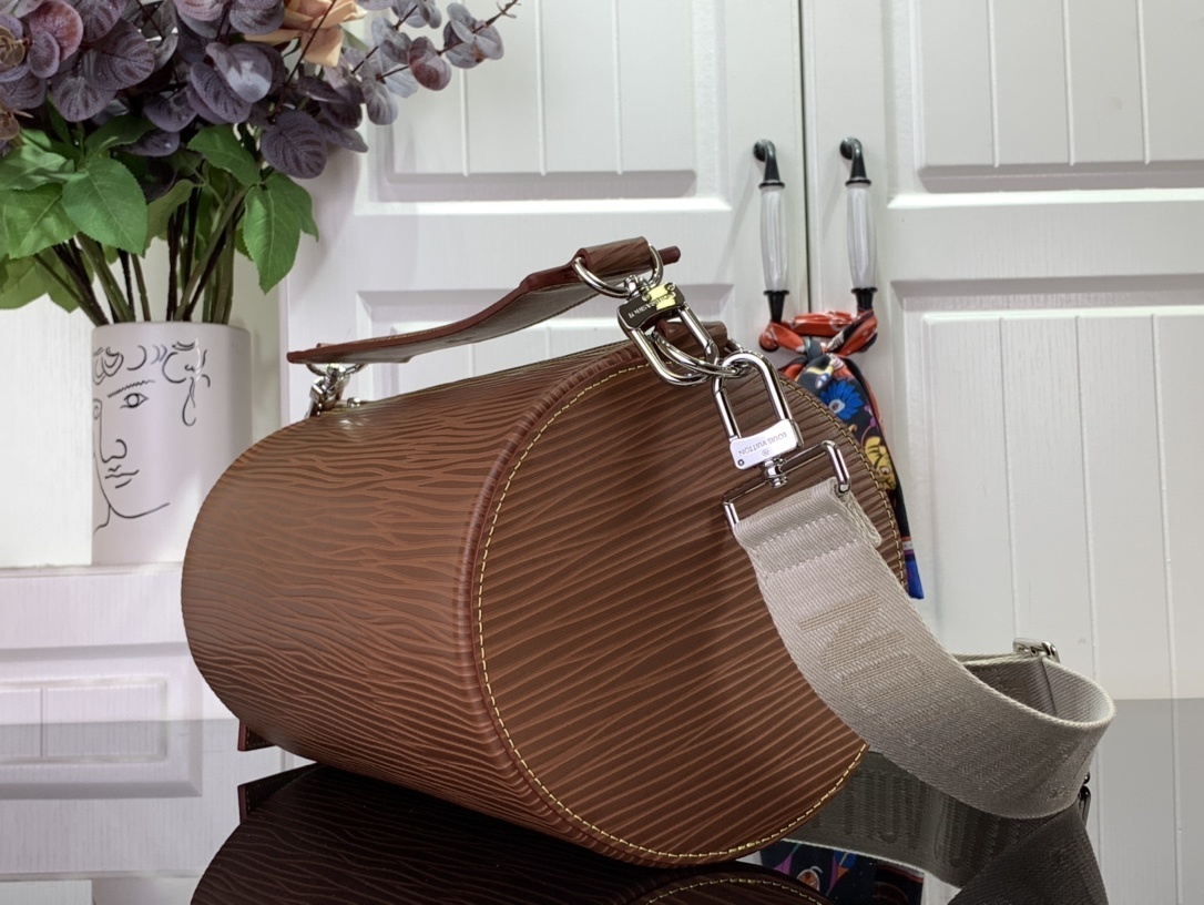 LV Should bag m23092