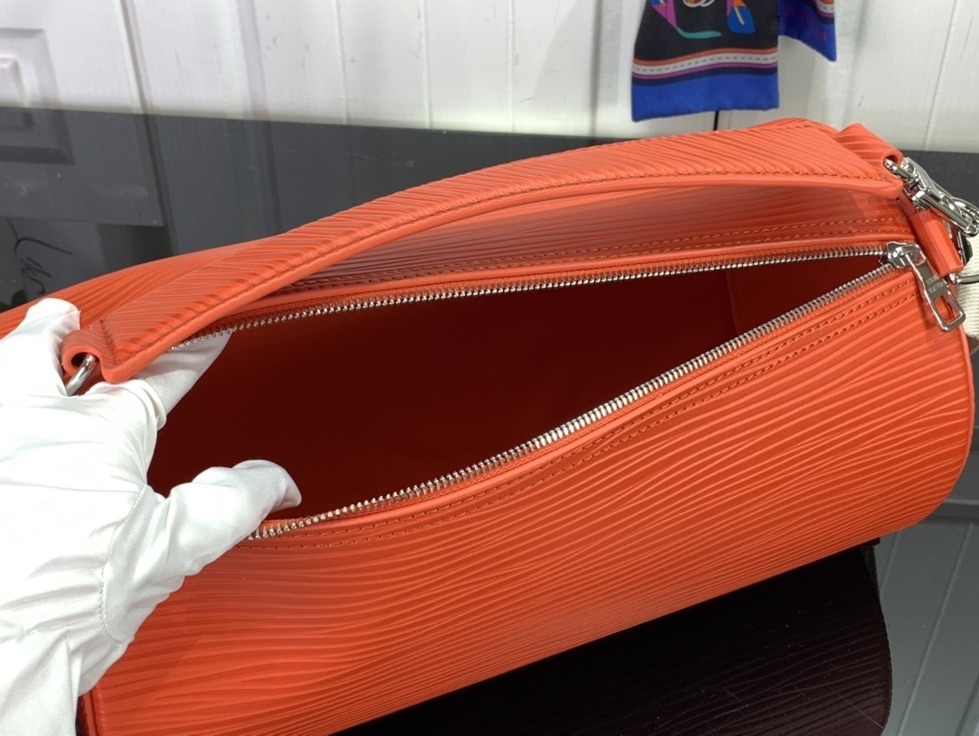 LV Should bag m23092